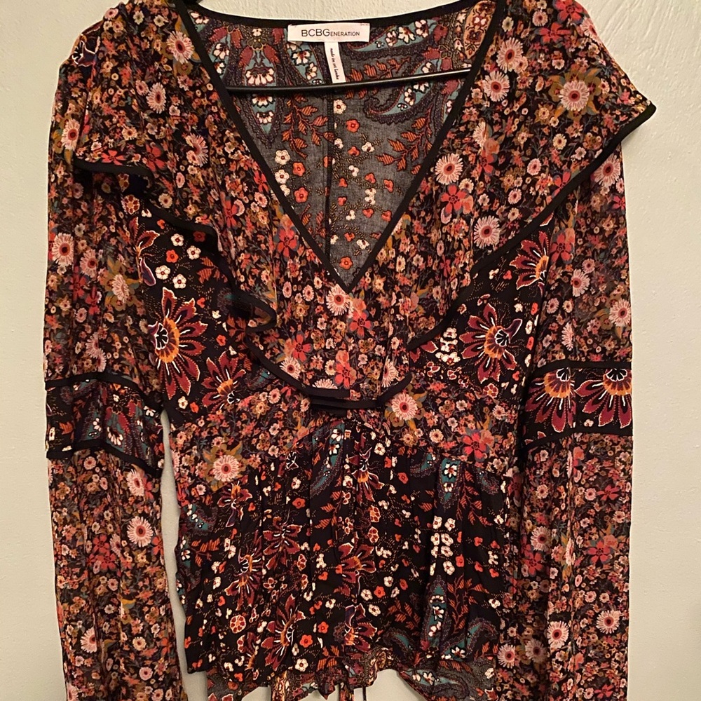 Very cute boho bell sleeve top BCBGeneration